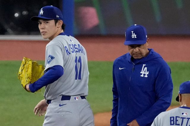 LA 다저스 구단이 사사키 로키(왼쪽)의 WBC 출전을 막아설 가능성이 언급됐다. AP뉴시스