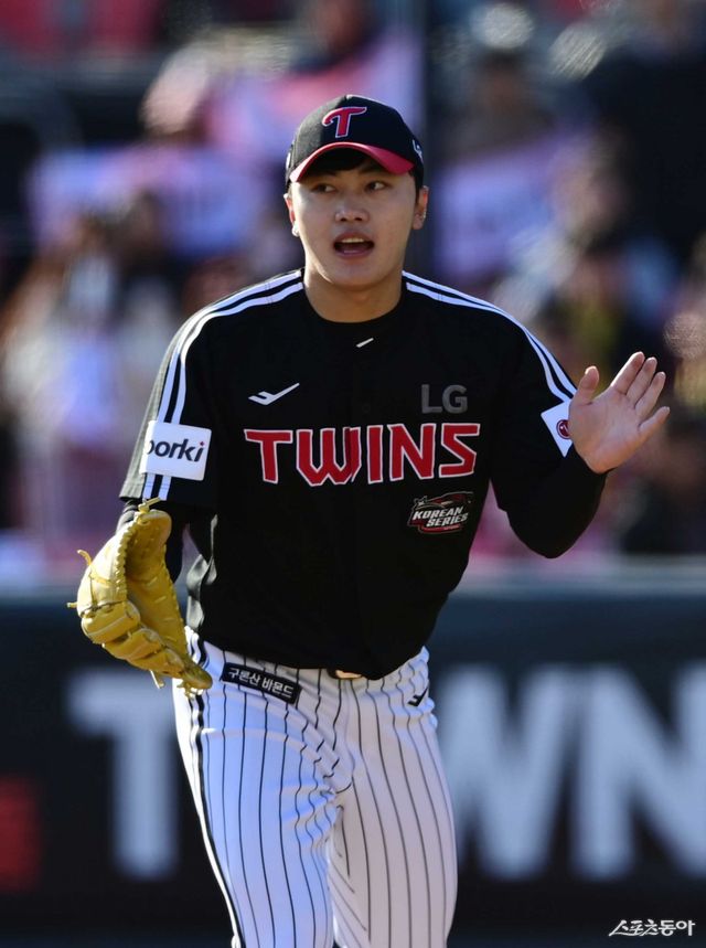 LG 김윤식은 현재 사회복무요원으로 군 문제를 해결하고 있다. 내년 4월 전역해 실전 투입될 예정이다. 스포츠동아DB