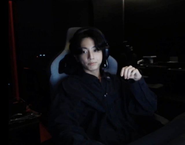 방탄소년단 정국의 라이브 방송 화면 캡처