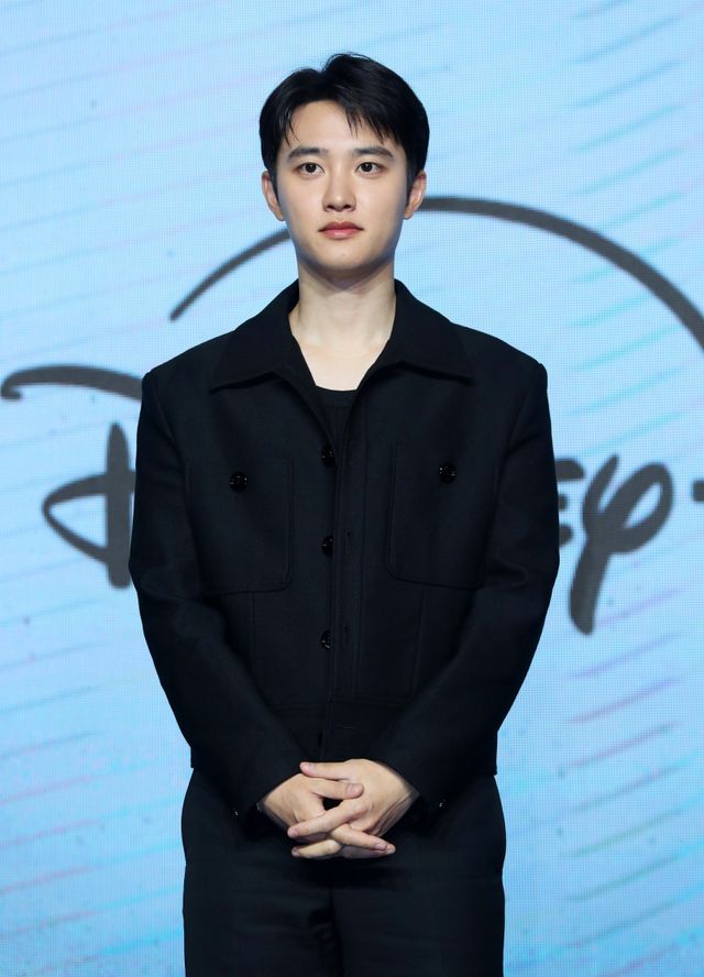 배우 도경수가 3일 오전 서울 영등포구 콘래드 서울에서 열린 디즈니 플러스 오리지널 ‘조각도시’ 제작발표회에서 포즈를 취하고 있다. 뉴시스