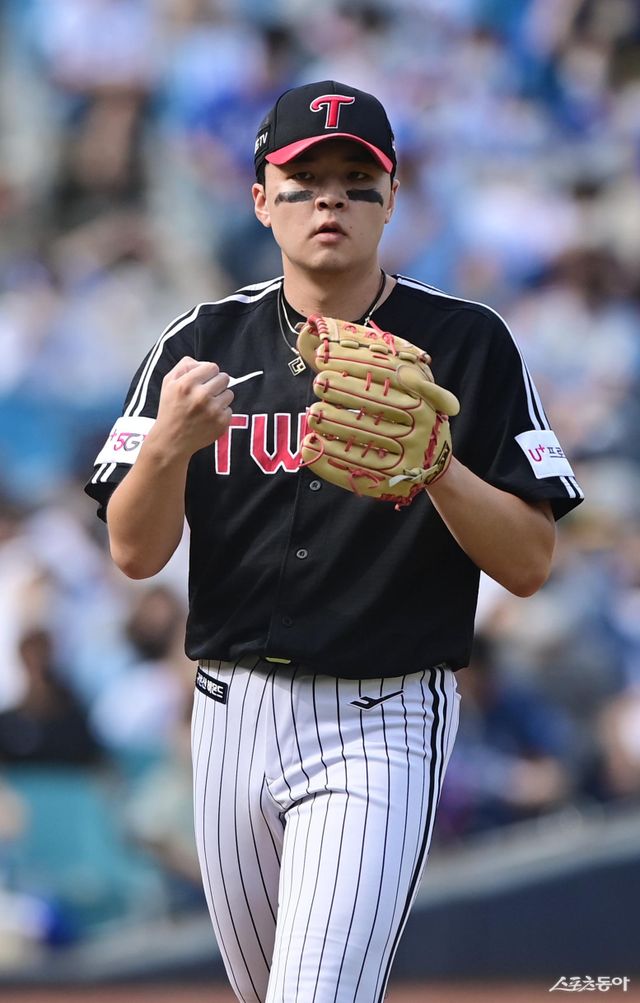 LG 이민호는 올해 8월 토미존 수술 재활과 군 복무를 끝내고 팀에 합류했다. 다음 시즌 복귀를 앞두고 있다. 스포츠동아DB