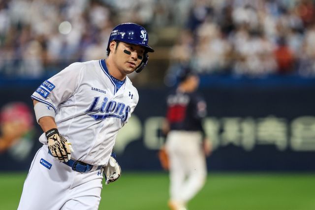 개인 통산 418홈런을 때리며 ‘국민 거포’란 별명을 얻은 삼성 박병호가 현역에서 물러난다. 삼성은 3일 “박병호가 최근 구단에 현역 은퇴 의사를 밝혔다”고 전했다. 1986년생인 박병호는 올해도 15홈런을 때려 2011시즌부터 13시즌 연속 두 자릿수 홈런 기록(해외 진출 기간 제외)을 만들었다. 사진제공｜삼성 라이온즈