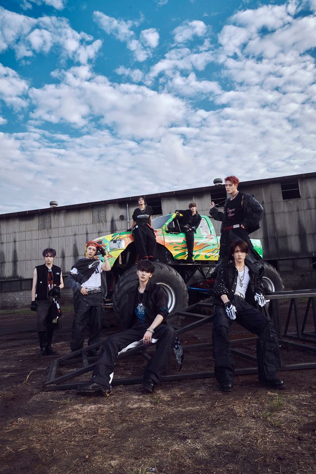 NCT DREAM이 여섯 번째 미니앨범 ‘Beat It Up’으로 돌아온다. 타이틀곡은 한계를 깨고 자신만의 속도로 나아가는 에너지를 담은 힙합 트랙으로, 강렬한 비트와 폭발적인 자신감을 예고했다. 사진제공|SM엔터테인먼트