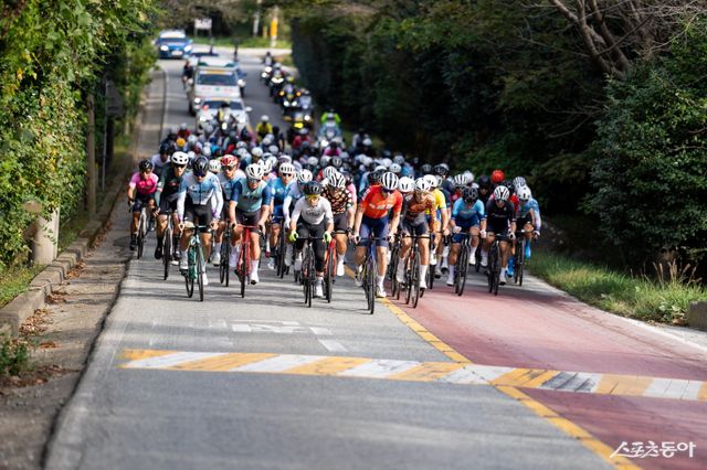 지난해 11월 펼쳐진 ‘투르 드 경남 2024 스페셜대회’. 사진제공 ｜경상남도