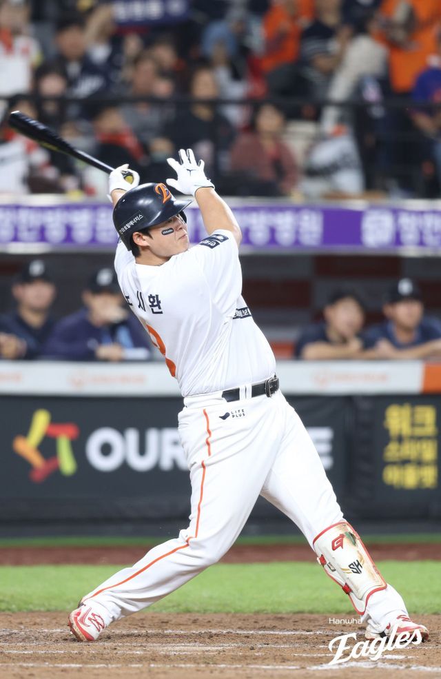 2019년에 KBO리그에 데뷔한 한화 노시환은 내년이면 어느덧 프로 8년 차를 맞이한다. 정상적으로 풀타임 시즌을 소화하면 2027 프리에이전트(FA) 시장에 나가는 권리를 얻게 된다. 한화로서는 거포 내야수인 노시환의 다년 계약을 고민해봐야 하는 시점이다. 사진제공｜한화 이글스