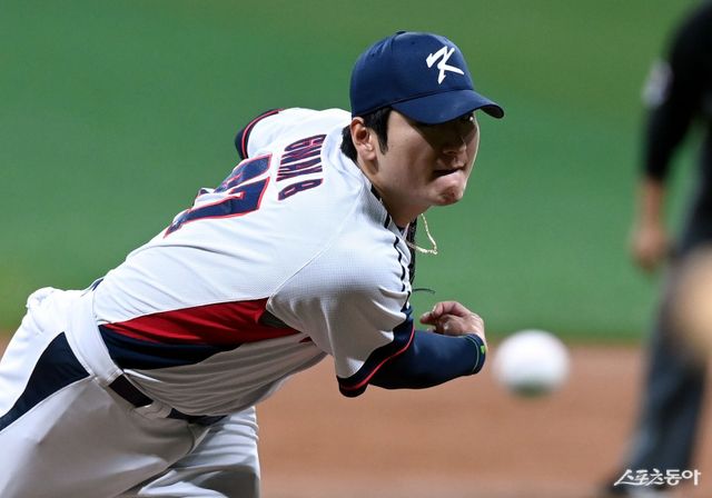 곽빈은 8일 고척돔서 열릴 체코와 연습경기 1차전서 선발등판할 예정이다. 약 한 달 만에 실전인 만큼 긴 이닝을 던지지는 않는다. 스포츠동아DB