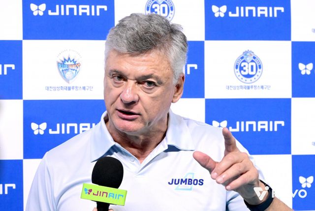 헤난 달 조토 대한항공 감독은 “승리도 중요하지만, 오늘 가장 큰 수확은 선수들이 허투루 내준 점수가 없다는 점이다. 끝까지 손을 갖다댔다. 그것이 동력이 되어 더 많이 소통했고, 팀 플레이가 이어졌다”고 치켜세웠다. 사진제공｜KOVO