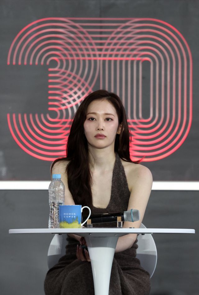 [부산=뉴시스] 박진희 기자 = 영화 ‘프로젝트 Y’ 배우 전종서가 18일 부산 해운대구 영화의전당 BIFF 야외무대에서 제30회 부산국제영화제 오픈토크를 하고 있다. 2025.09.18. pak7130@newsis.com