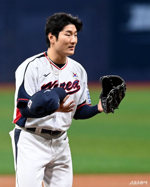 곽빈은 8일 고척돔서 열릴 체코와 연습경기 1차전서 선발등판할 예정이다. 약 한 달 만에 실전인 만큼 긴 이닝을 던지지는 않는다. 스포츠동아DB