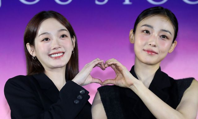 [서울=뉴시스] 김혜진 기자 = 배우 이유미(왼쪽), 전소니가 5일 오전 서울 용산구 CGV용산아이파크몰에서 열린 넷플릭스 시리즈 ‘당신이 죽였다’ 제작발표회에서 포즈를 취하고 있다. 2025.11.05. jini@newsis.com