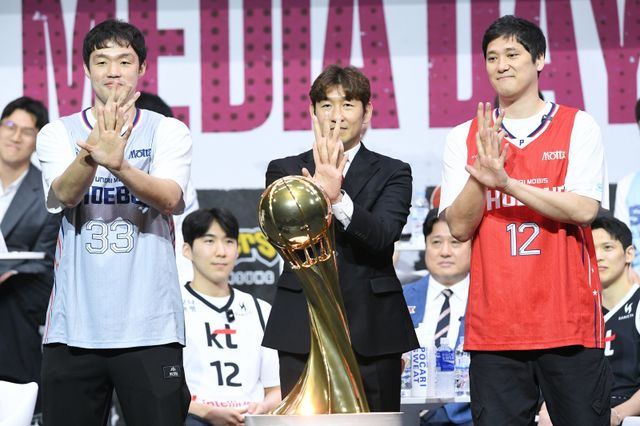 현대모비스 이승현(왼쪽)과 함지훈(오른쪽)은 KBL을 대표하는 4번 포지션 선수다. 이들은 한 팀에서 뭉쳐 시너지 효과를 내고 있다. 사진제공｜KBL