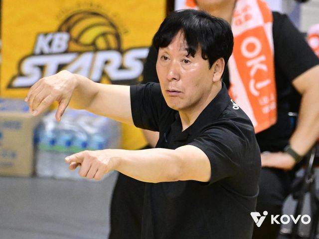신영철 OK저축은행 감독은 6일 수원체육관에서 열릴 한국전력과 V리그 남자부 1라운드 홈경기를 앞두고 주포 디미트로프의 역할과 선수들의 기본을 강조했다. 자기 플레이를 펼치지 못하면 상대를 아무리 잘 막아도 이기기 힘들다는 생각 때문이다. 사진제공│KOVO