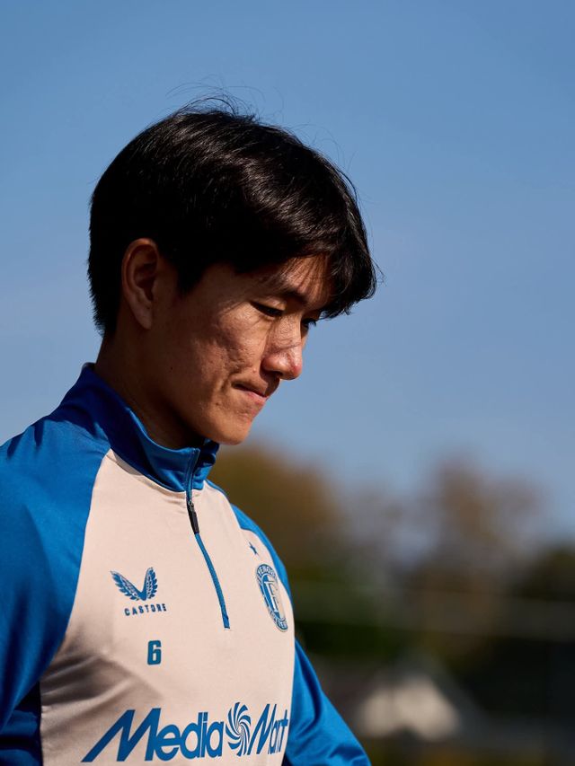 축구대표팀 핵심 미드필더 황인범이 부상으로&nbsp;전치 6~8주 진단을 받았다. 내년 1월에나 복귀할 것이라는 우울한 소식을 페예노르트 구단이 발표했다. 11월 A매치 2경기 출전도 불가능해졌다. 사진제공｜대한축구협회