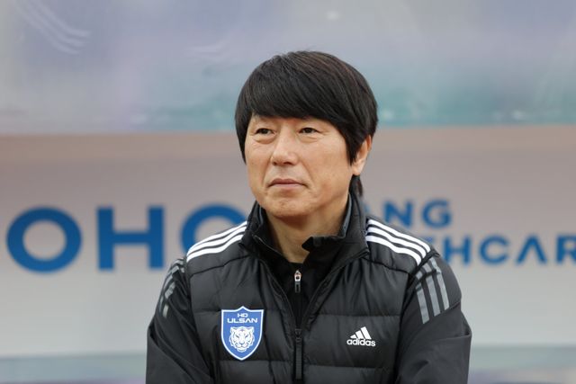 노상래 울산 감독대행은 9일 수원FC와 홈경기가 끝난 뒤 이동경의 부상에 대해 “감독으로선 팀을 위해 헌신해준 (이)동경이에게&nbsp;미안하다.&nbsp;큰 부상이 아니었으면 한다”고 말했다. 사진제공｜한국프로축구연맹