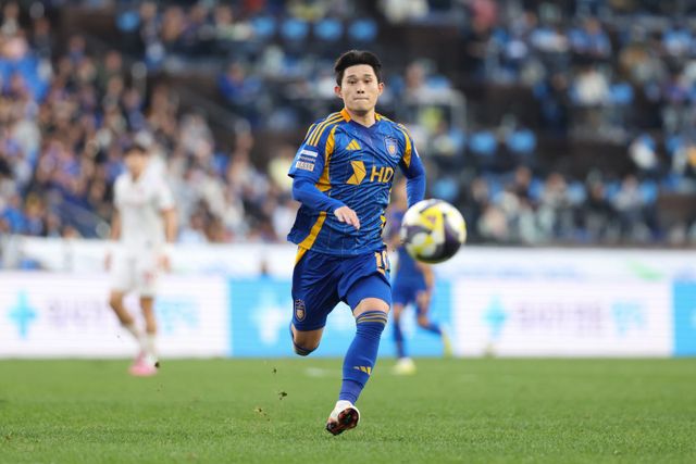 노상래 울산&nbsp;감독대행은 9일 수원FC와 홈경기가 끝난 뒤 이동경의 부상에 대해&nbsp;“감독으로선 팀을 위해 헌신해준 (이)동경이에게&nbsp;미안하다.&nbsp;큰 부상이 아니었으면 한다”고 말했다. 사진제공｜한국프로축구연맹