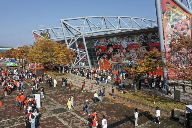 OK저축은행은 2013~2024시즌부터 지난 시즌까지 안산을 연고지로 활동했지만 이번 시즌 부산으로 연고지를 옮겼다. 9일 부산&nbsp;강서체육관에서 열린&nbsp;대한항공과 V리그 남자부 1라운드 홈경기에 무려 4270명이 입장해 대박 조짐을 보였다. 사진은 이날 경기전부터 장사진을 이룬 관중들.&nbsp;사진제공│KOVO
