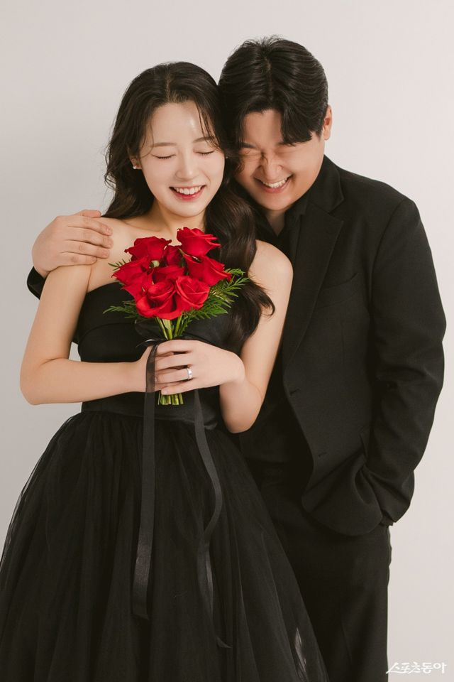 삼성 라이온즈 투수 최지광(오른쪽)이 12월 14일 신부 김인주 씨와 화촉을 밝힌다. 사진제공ㅣ삼성 라이온즈