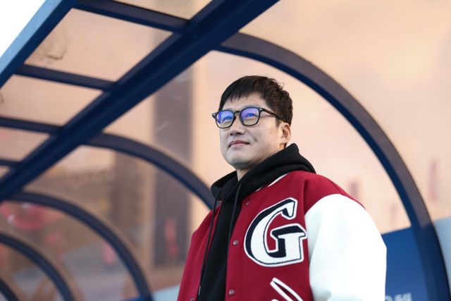 광주는 9일 “지난 4년간 이 감독이 보여준 압도적 성과와 브랜드가치를 인정하며, 시민구단의 재정적 한계 속에서도 최고의 예우를 하겠다”며 최근 이적 가능성이 커지고 있는 이 감독을 붙잡겠다고 선언했다. 사진제공｜한국프로축구연맹