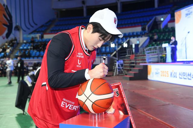 정관장은 특급 신인 문유현의 데뷔를 기다리고 있다. 앞선이 강한 라인업에 더욱 활력을 불어넣을 것으로 기대받는다. 사진제공｜KBL