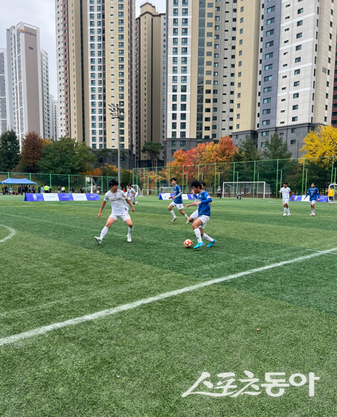 제18회 전국학교스포츠클럽축전 풋살대회에 출전한 하늘빛중의 경기 모습. 사진｜유빈 학생기자