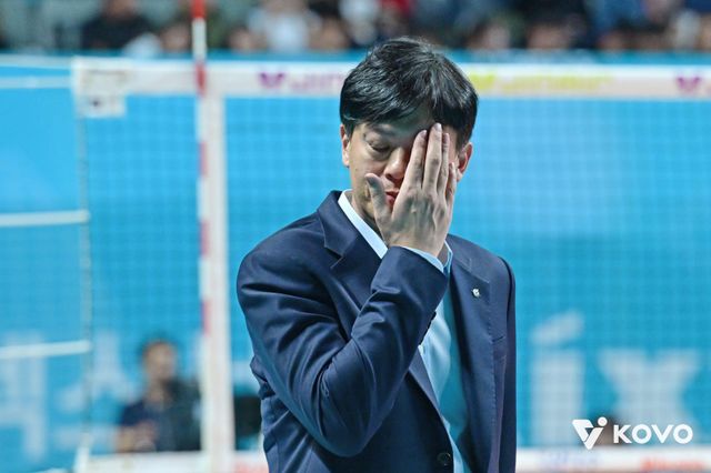 이영택 GS칼텍스 감독이 10일 장충체육관에서 열린 IBK기업은행과 홈경기 도중 아쉬워하고 있다. 사진제공｜KOVO