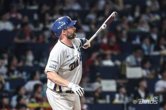 NC 맷 데이비슨은 최근 구단과 재계약을 체결했다. 기존 계약을 파기한 탓에 계약 조건이 이전보다 좋지 못했지만, 그는 팀을 위한 마음을 앞세워 잔류를 선택했다. 사진제공｜NC 다이노스