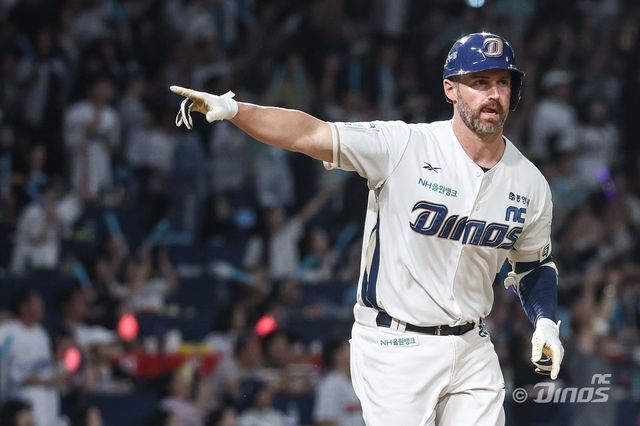 NC 맷 데이비슨은 최근 구단과 재계약을 체결했다. 기존 계약을 파기한 탓에 계약 조건이 이전보다 좋지 못했지만, 그는 팀을 위한 마음을 앞세워 잔류를 선택했다. 사진제공｜NC 다이노스