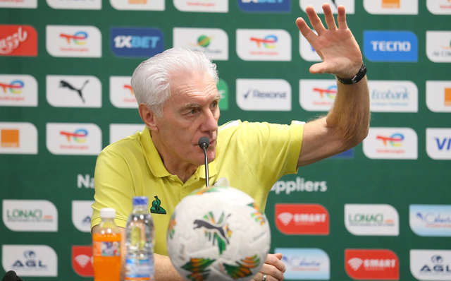 위고 브로스 남아공대표팀 감독은 최근 지각 합류한 수비수 음보카지를 향해 수위 높은 발언을 해 논란을 빚었다. 사진출처│남아공축구협회 홈페이지