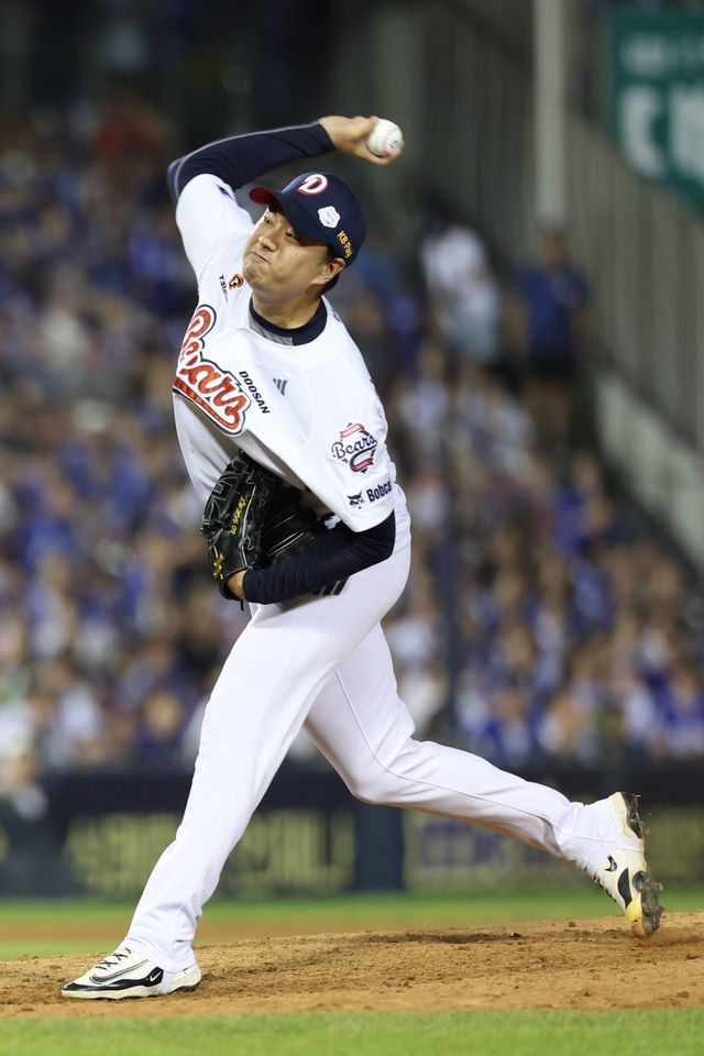 두산 이영하는 “앞으로 2년간 어떻게 하느냐에 따라 평가가 갈릴 것이다. 최우선 목표는 돈값을 하는 것”이라고 강조했다. 뉴시스