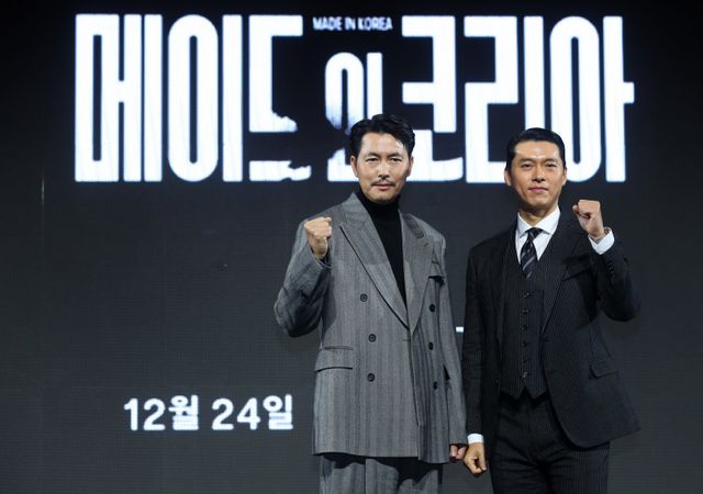 배우 정우성(왼쪽), 현빈이 15일 오전 서울 강남구 그랜드인터컨티넨탈 파르나스에서 열린 디즈니 플러스 오리지널 시리즈 ‘메이드 인 코리아’ 제작발표회에서 포즈를 취하고 있다. 뉴시스