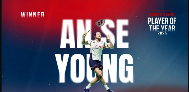 안세영이 15일 중국 항저우의 올림픽스포츠센터 체육관에서 열린&nbsp;BWF 올해의 선수상 시상식 겸 BWF 월드투어 파이널스 2025 갈라 디너쇼에서 올해의 선수상 여자부문을 수상했다. 그는 여자선수로선 사상 첫 BWF 올해의 선수상 3연패에 성공했다. 사진출처│BWF 유튜브 화면 캡쳐