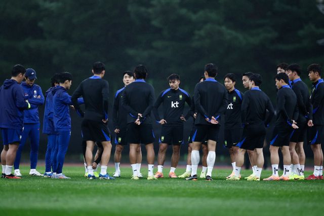 한국축구대표팀이 내년 3월 유럽 원정 A매치서 오스트리아와 맞대결을 펼칠 것으로 보인다. 북중미월드컵 개막을 앞둔 내년 6월 초엔 국내 출정식을 생략하고 멕시코 현지 소집 후 A매치 2경기를 치르는 방안을 고려하고 있다. 사진제공│대한축구협회