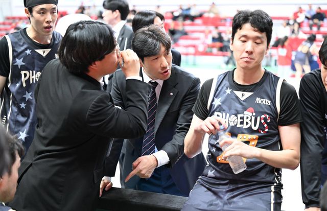 현대모비스는 17일 울산서 열린 정관장과 홈경기서 63-66으로 패했다. 팀은 19점 차 리드를 지키지 못했다. 사진제공｜KBL