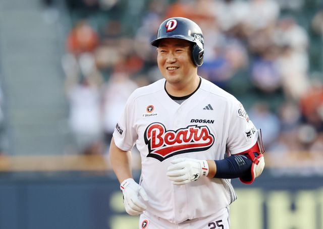 두산 포수&nbsp;양의지는 올해에 이어 내년에도 주장직을 유지한다. 내년에는 개인 성적을 유지하면서 팀 성적까지 2마리 토끼를 모두 잡겠다는 각오가 대단하다. 뉴시스