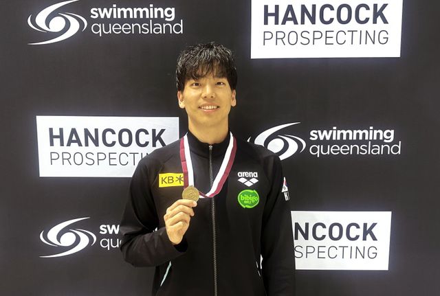 이주호가 16일(한국시간) 호주 브리즈번에서 열린 2025 핸콕 프로스펙팅 퀸즐랜드 수영선수권 대회 4일째 남자 배영 200m 결선서 1분55초34만에 터치패드를 찍었다. 금메달과 한국 기록 수립이라는 두 마리 토끼를 모두 잡았다. 사진제공│대한수영연맹