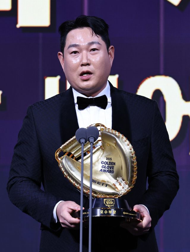 두산 포수&nbsp;양의지는 올해에 이어 내년에도 주장직을 유지한다. 내년에는 개인 성적을 유지하면서 팀 성적까지 2마리 토끼를 모두 잡겠다는 각오가 대단하다. 뉴시스