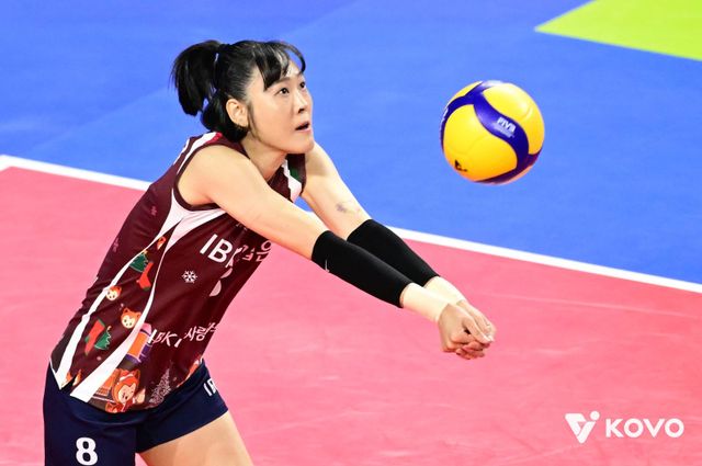 IBK기업은행은 빅토리아와 킨켈라의 공존법을 찾은 덕분에 1라운드 부진을 딛고 상승세를 타고 있다. 킨켈라의 수비 부담을 덜어 준 임명옥(사진)의 활약이&nbsp;결정적이었다.&nbsp;사진제공│KOVO