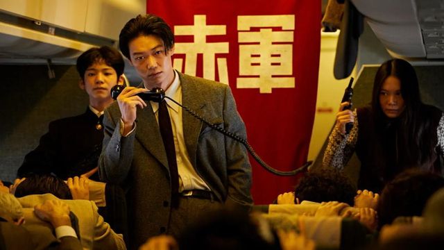 넷플릭스 ‘굿뉴스’에 적군파 수장 덴지 역으로 출연한 카사마츠 쇼. 사진제공 | 넷플릭스