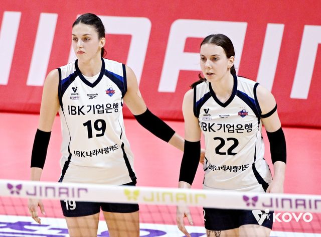 IBK기업은행은 빅토리아와 킨켈라(왼쪽부터)의 공존법을 찾은 덕분에 1라운드 부진을 딛고 상승세를 타고 있다. 사진제공│KOVO