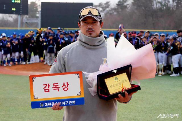 아산시유소년야구단을 2025 제7회 서울컵 유소년야구대회 U-13 청룡 우승으로 이끈 황민호 감독. 사진제공｜대한유소년야구연맹