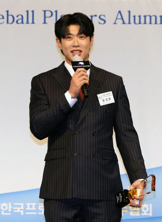 샌디에이고와 계약에 합의한 송성문은 치열한 경쟁을 펼쳐야 한다. 현재로선 2루수에 도전하는 게 현실적이라는 분석이 나온다. 뉴시스