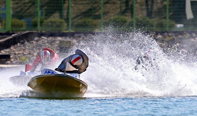 미사경정장에서 열리는 경정 경주 장면.