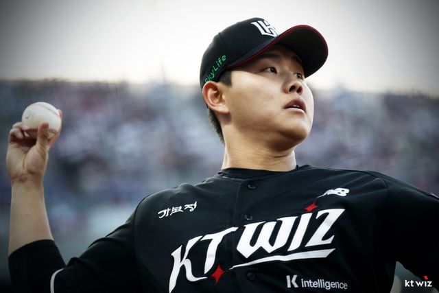KT 소형준은 올해 토미존 수술 이후 첫 풀타임 시즌을 치러 10승을 따냈다. 그는 좋은 흐름을 이어 2026 WBC서도 맹활약을 예고했다. 사진제공｜KT 위즈