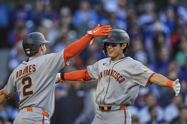 메이저리그(MLB) 샌프란시스코의 주요 인사들이 내년 1월 6일과 7일에 걸쳐 한국을 방문한다. 샌프란시스코는 한국 전통 문화를 체험하고, 고교 선수들을 대상으로 야구 클리닉을 진행할 예정이다. 이정후(오른쪽)와 윌리 아다메스가 이번 방한 일정에 참여한다. AP뉴시스