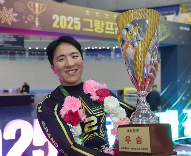 최강 임채빈이 28일 광명스피돔에서 열린 2025 그랑프리 경륜에서&nbsp;3연패를 달성한 뒤 환하게 웃고 있다. 사진제공 | 국민체육진흥공단