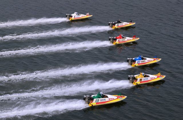 미사경정장에서 열린 경정 경주 장면.