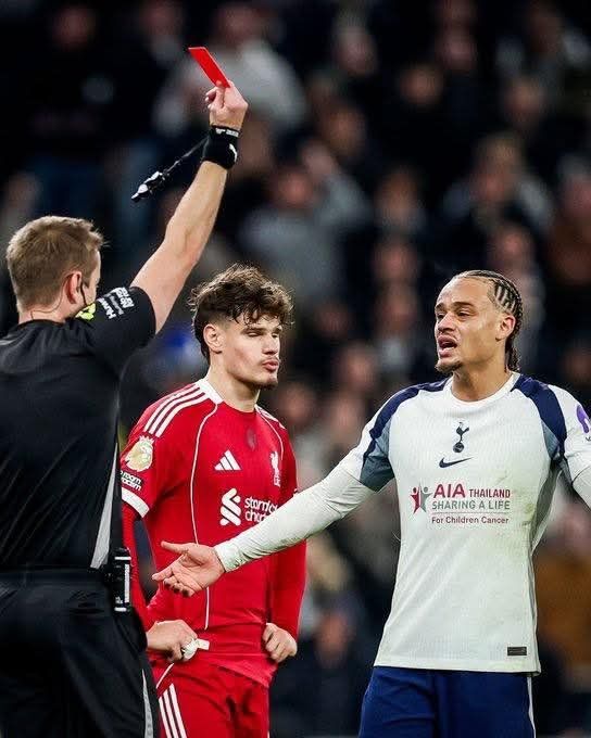 토트넘은 손흥민의 대체자로 사비 시몬스(오른쪽)를 데려왔지만 여전히 왼쪽 측면에 대한 고민은 해결되지 않았다. 1월 겨울이적시장 최우선 영입 순위도 왼 측면이다. 사진출처｜SNS