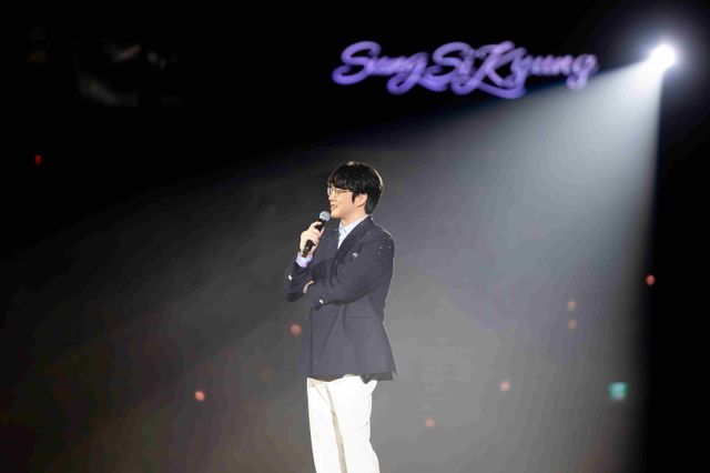 성시경. 사진제공 | 에스케이재원