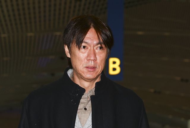 홍명보 축구국가대표팀 감독이 6일 미국 워싱턴DC 케네디센터서 진행될 2026북중미월드컵 조추첨식 참석을 위해 3일 인천국제공항을 통해 출장길에 올랐다. 뉴시스