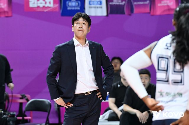 김종민 한국도로공사 감독은 3일 흥국생명과 원정경기서 2-3 역전패를 당한 뒤 “오늘이 가장 위기라 생각했다. 초반에는&nbsp;선수들이 잘 해줬다. 하지만 배구라는 스포츠는&nbsp;마무리가 중요하다. 그 부분이&nbsp;약했다”고 말했다. 사진제공｜KOVO